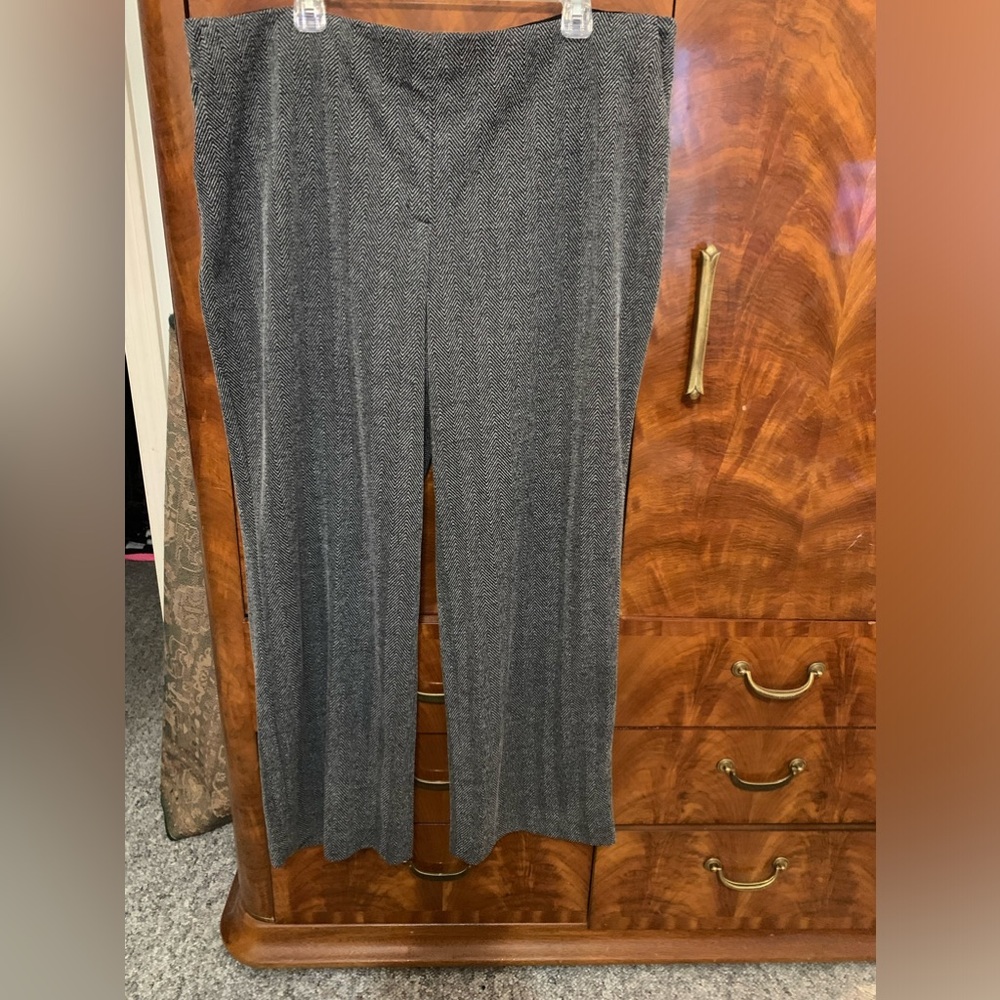 Express dress pants size xl has stretch material & side zip closure